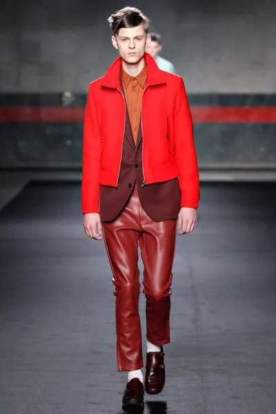 Look 18